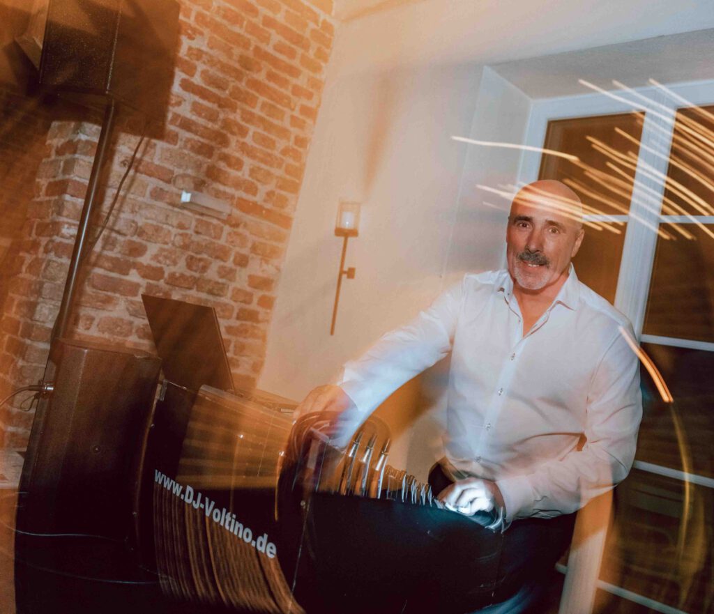 www.DJ-Voltino.de